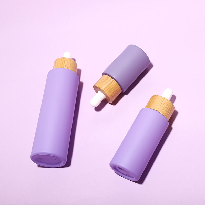 زجاجة زجاجية ملونة مخصصة للكتف المسطحة بالجملة مع غطاء من الخيزران