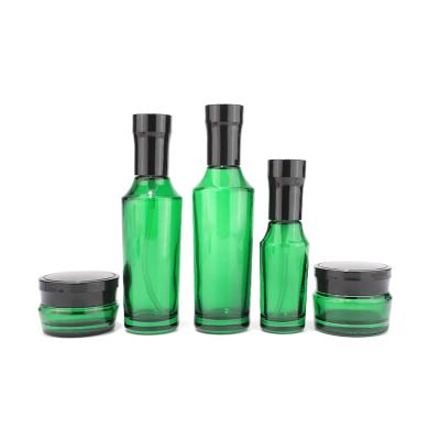 مجموعة زجاجة مستحضرات التجميل الخضراء
