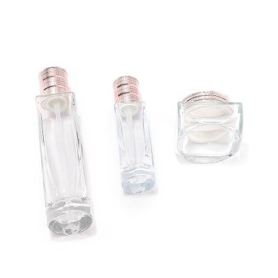 زجاجة مستحضرات التجميل مربع شفافة مع غطاء الألومنيوم
