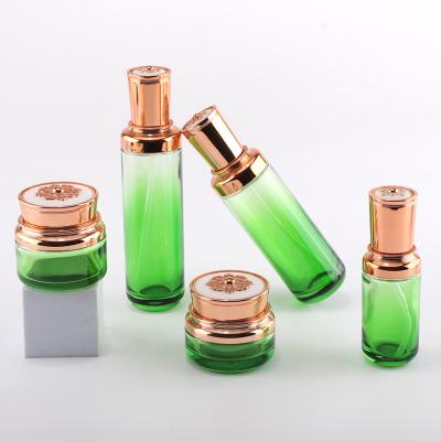 مجموعة زجاجات مستحضرات التجميل الفاخرة الخضراء

